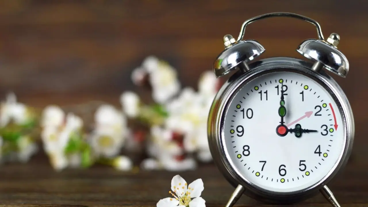  Cambio de hora. - QUIR&Oacute;NSALUD | EP 