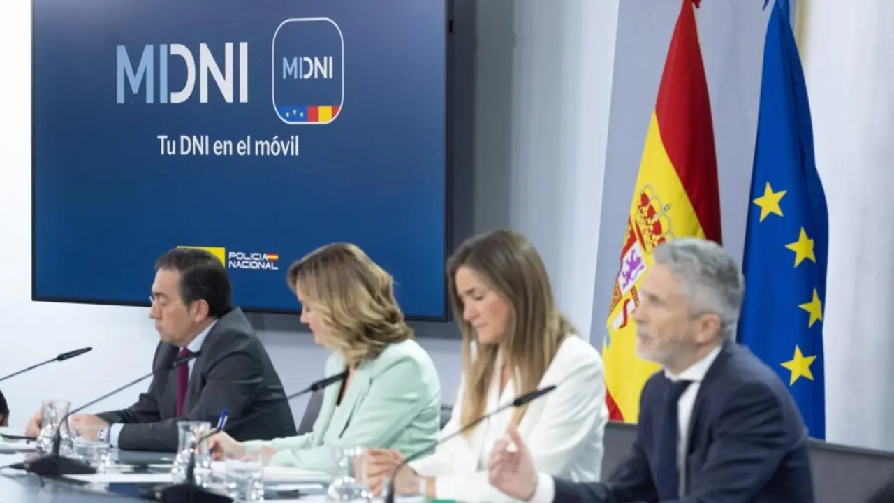  El ministro del Interior, Fernando Grande-Marlaska, presenta la app MiDNI que permite llevar el DNI en el m&oacute;vil - Eduardo Parra - Europa Press 