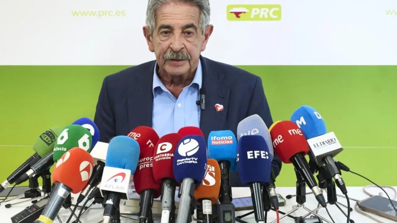  El secretario general del PRC y expresidente de Cantabria, Miguel &Aacute;ngel Revilla, durante una rueda de prensa de este mi&eacute;rcoles - C&eacute;sar Ortiz - Europa Press 