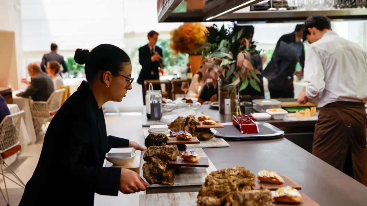  Archivo - Camareros en un restaurantes - Kike Rinc&oacute;n - Europa Press - Archivo 