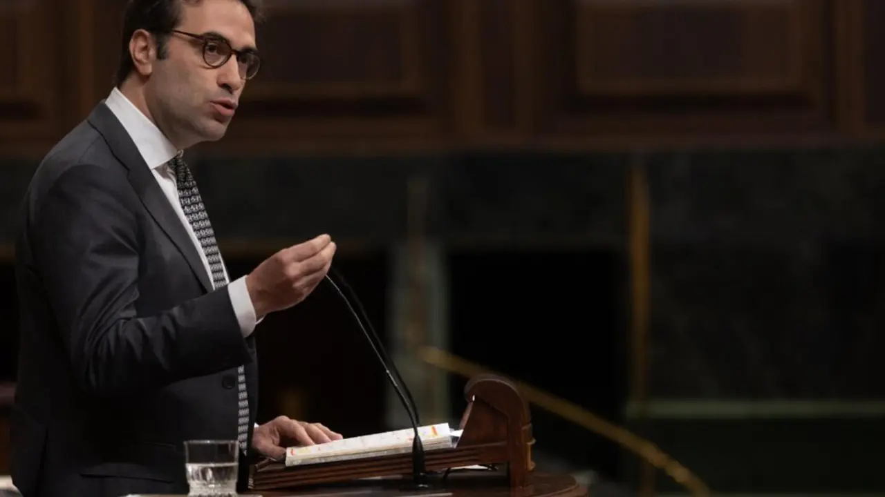  El ministro de Econom&iacute;a, Carlos Cuerpo, interviene durante una sesi&oacute;n plenaria en el Congreso de los Diputados, a 9 de abril de 2025, en Madrid (Espa&ntilde;a). - Eduardo Parra - Europa Press 