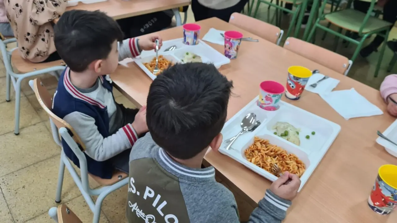  Archivo - Ni&ntilde;os en comedores escolares - JUNTA DE EXTREMADURA - Archivo 