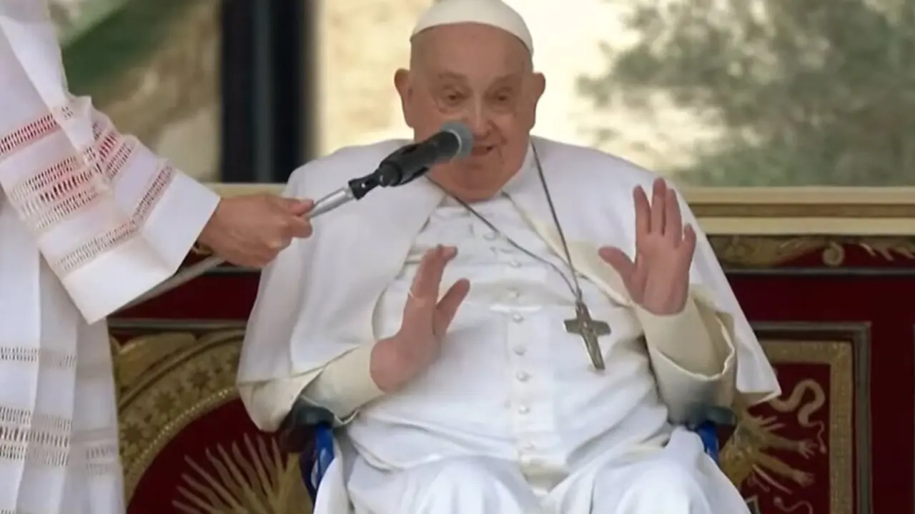  El Papa Francisco ha reaparecido este domingo sin c&aacute;nulas nasales. - EUROPA PRESS 