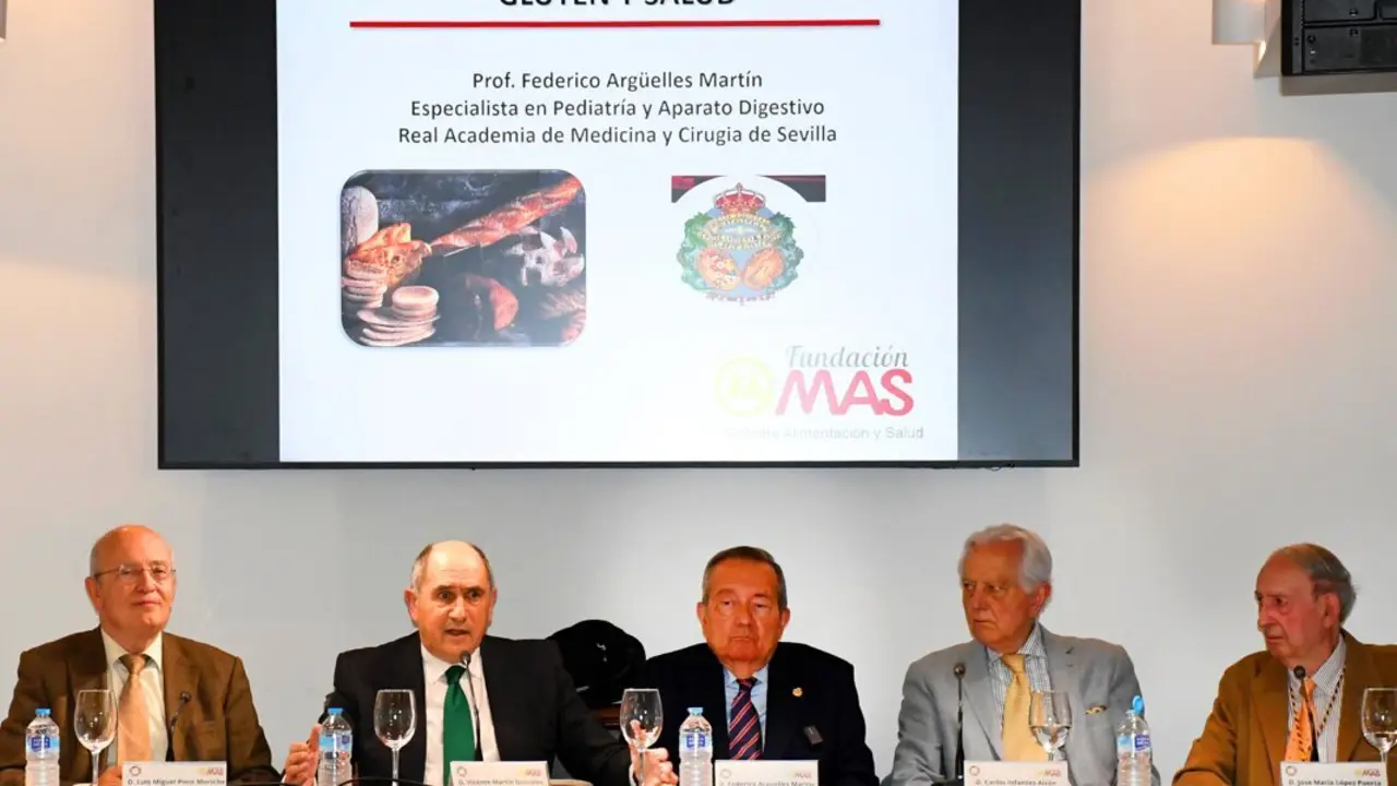  El Dr. Arg&uuml;elles, especialista en aparato digestivo, alerta sobre los riesgos de seguir dietas sin gluten sin diagn&oacute;stico m&eacute;dico 