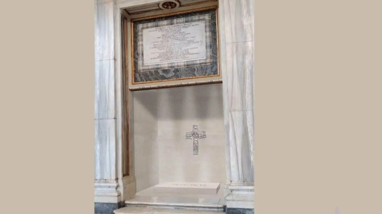  La tumba del papa Francisco ser&aacute; de m&aacute;rmol de la regi&oacute;n italiana de Liguria y llevar&aacute; la inscripci&oacute;n 'Franciscus' - VATICAN NEWS 