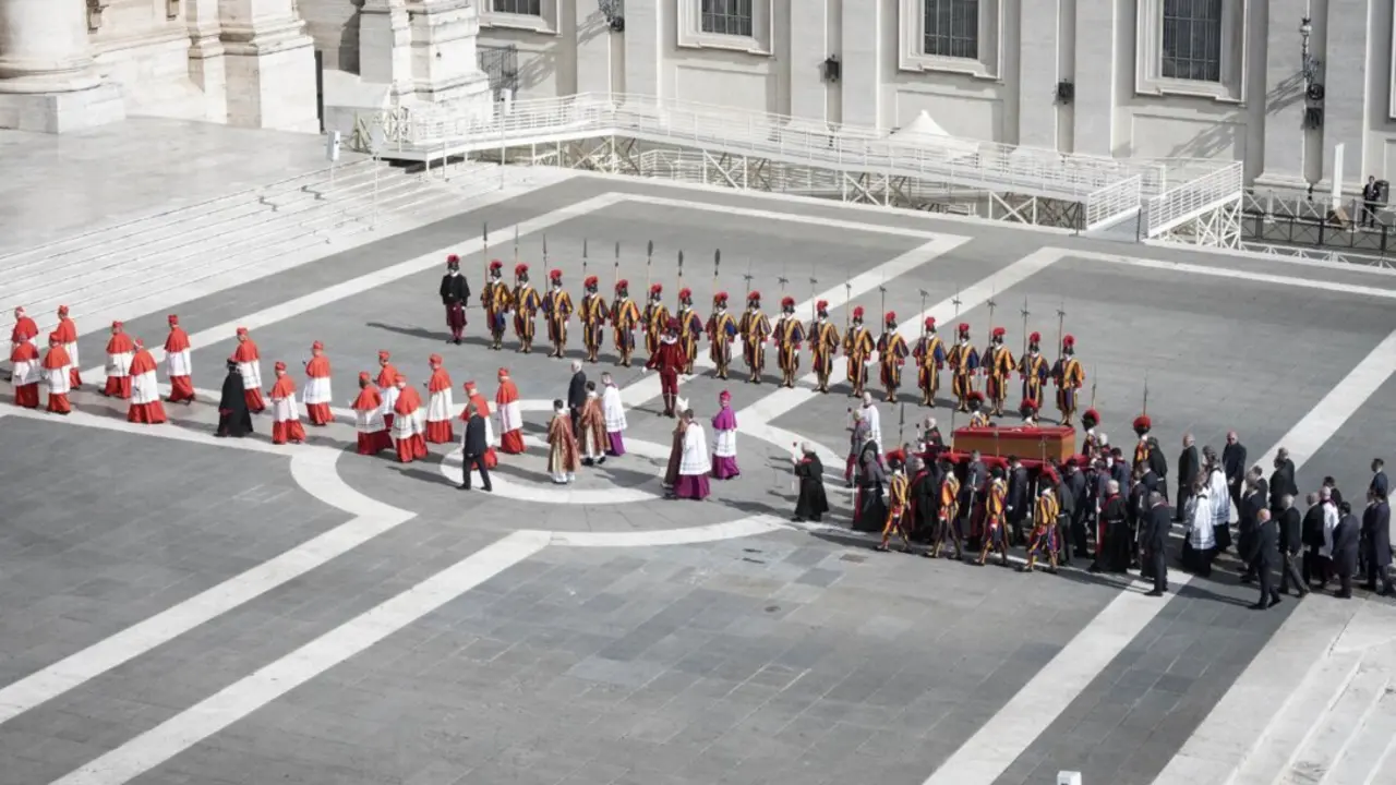  Llegada del f&eacute;retro del Papa Francisco I a la Bas&iacute;lica de San Pedro, a 23 de abril de 2025, en Ciudad del Vaticano. - Stefano Spaziani - Europa Press 