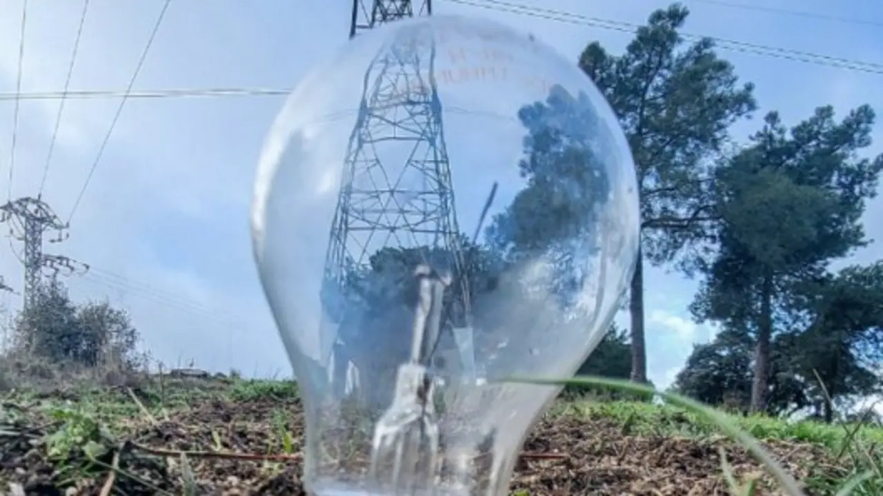  Archivo - El precio de la luz ser&aacute; pr&aacute;cticamente gratuito en Espa&ntilde;a entre las 10.00 y las 18.00 horas. - Ricardo Rubio - Europa Press - Archivo 