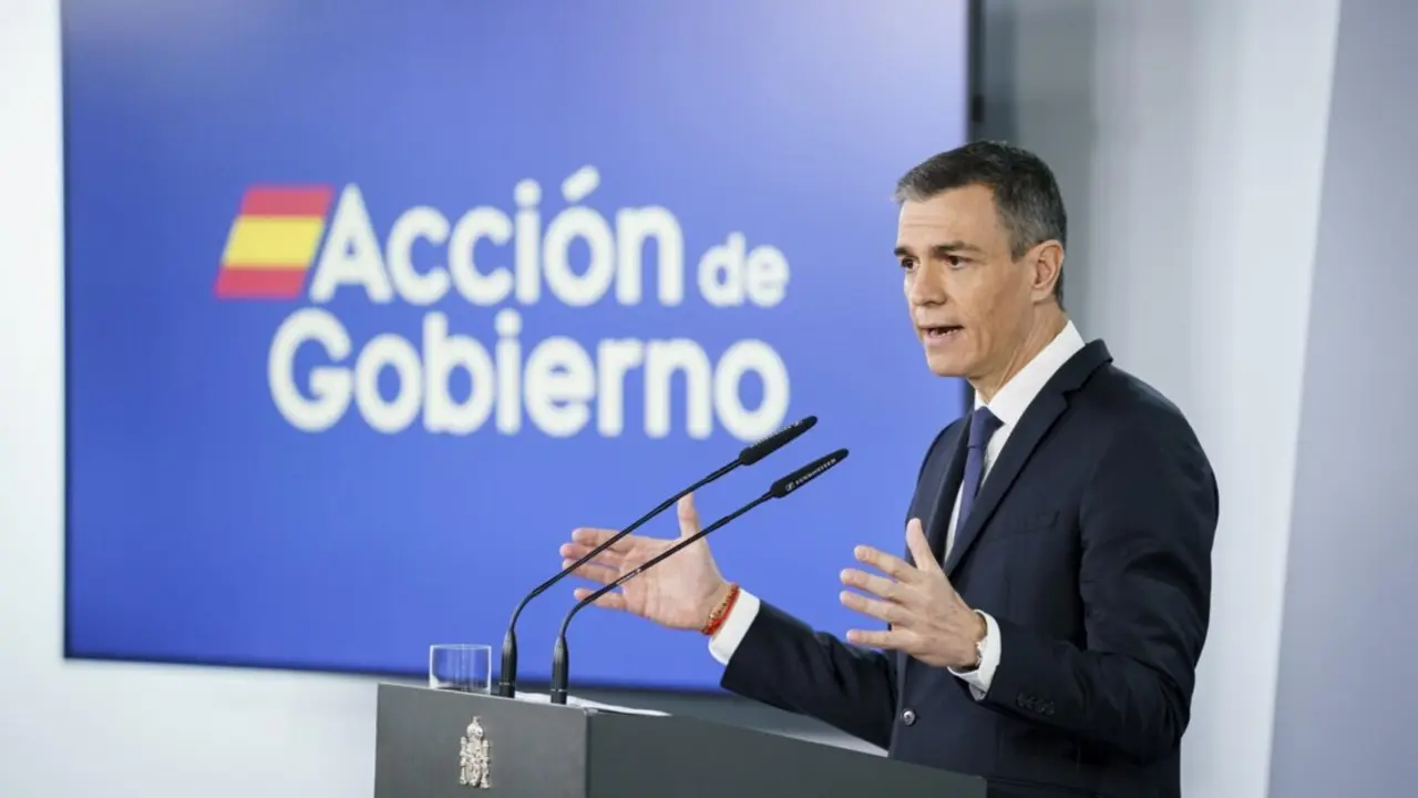  El presidente del Gobierno, Pedro S&aacute;nchez, comparece en el Palacio de la Moncloa, a 22 de abril de 2025, en Madrid (Espa&ntilde;a). - A. P&eacute;rez Meca - Europa Press 