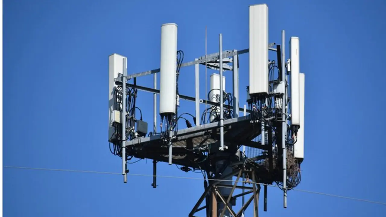  Antena de telecomunicaciones adaptada a la tecnolog&iacute;a 5G. 