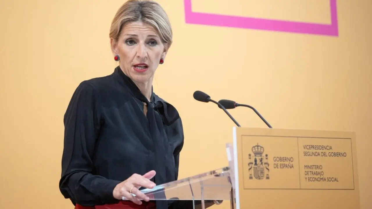  La vicepresidenta segunda del Gobierno y ministra de Trabajo y Econom&iacute;a Social, Yolanda D&iacute;az, presenta la Comisi&oacute;n de Evaluaci&oacute;n de la Reforma Laboral, en la sede del Ministerio, a 30 de abril de 2025, en Madrid (Espa&ntilde;a). - Alejandro Mart&iacute;nez V&eacute;lez - Europa Press 