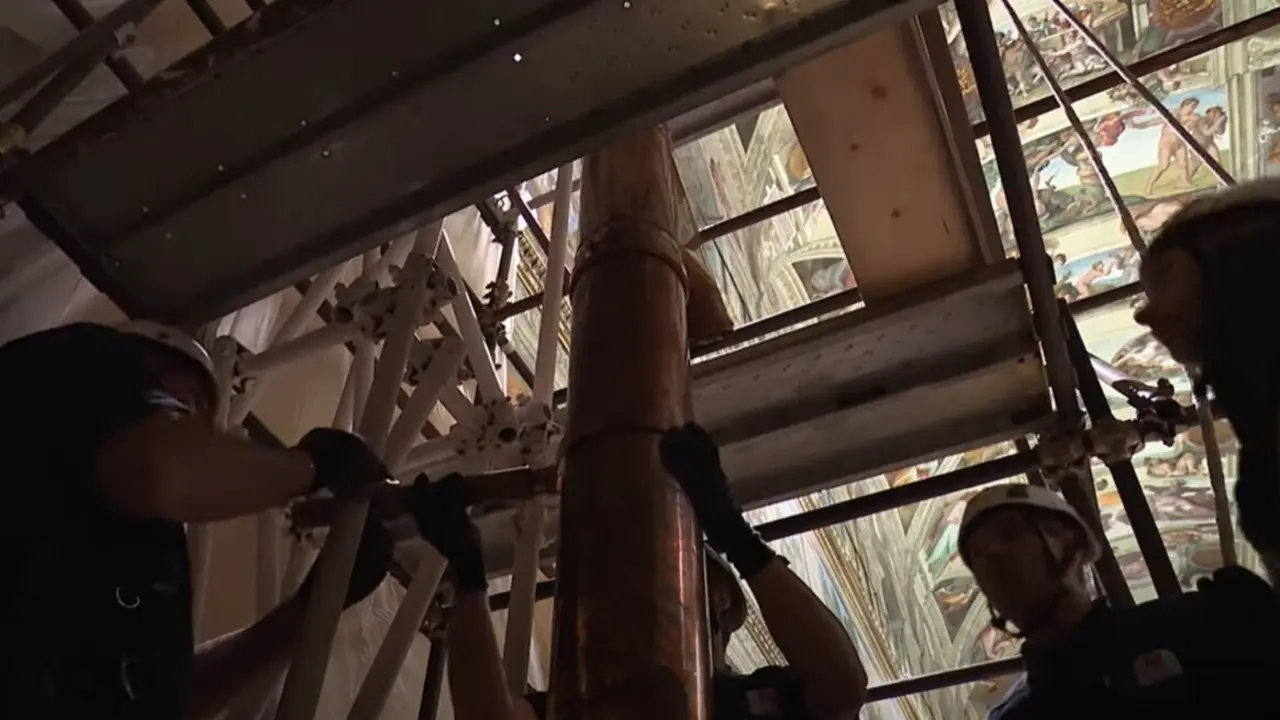  Trabajos de preparaci&oacute;n para el C&oacute;nclave en la Capilla Sixtina. - VATICAN MEDIA | EP 