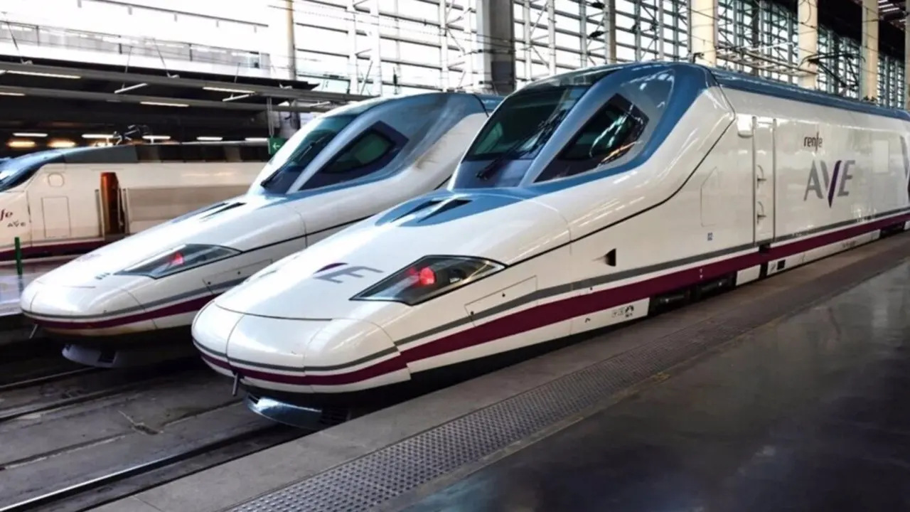  Casi 8.500 personas se presentan este s&aacute;bado a las pruebas de acceso como operador comercial de Renfe. - FACUA | EP 