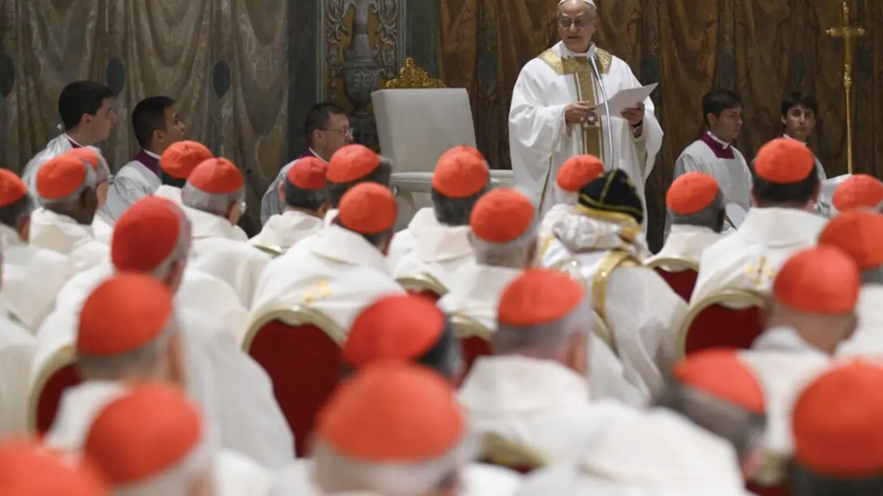  El papa Le&oacute;n XIV en una celebraci&oacute;n junto a los cardenales en la Capilla Sixtina de El Vaticano. - VATICAN MEDIA / Zuma Press / ContactoPhoto | EP 