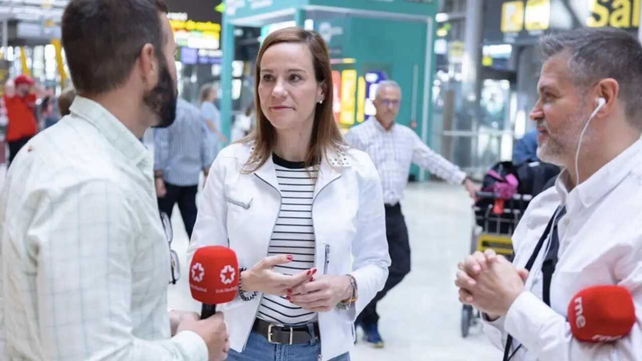  Vox denuncia que PP y PSOE "se sienten para negociar el aumento de diputados" pero no el "problema real" de Barajas - VOX | EP 