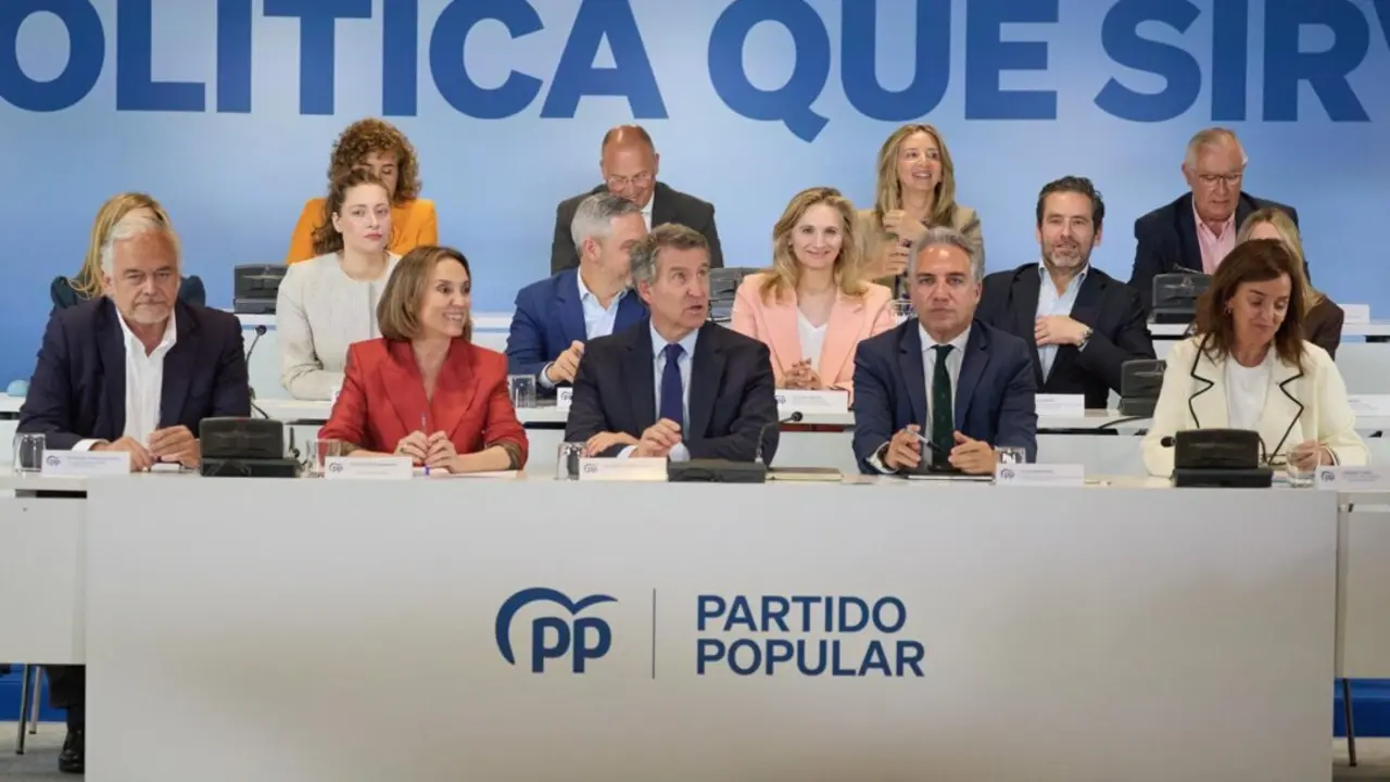  El Vicesecretario general Institucional del Partido Popular, Esteban Gonz&aacute;lez Pons, la secretaria general del PP, Cuca Gamarra, el presidente del PP, Alberto N&uacute;&ntilde;ez Feij&oacute;o, el Vicesecretario General de Pol&iacute;tica Auton&oacute;mica y Municipal y An&aacute;lisis Electoral d - Jes&uacute;s Hell&iacute;n - Europa Press 