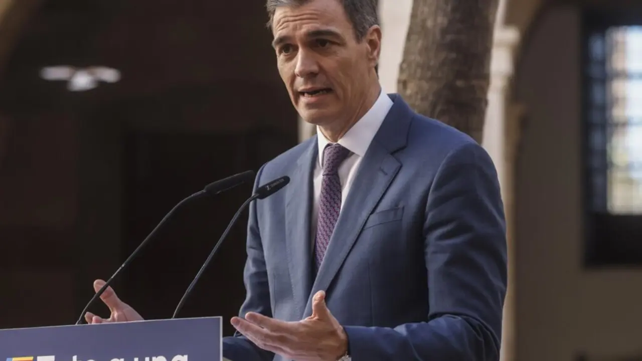  Archivo - El presidente del Gobierno, Pedro S&aacute;nchez, interviene tras una reuni&oacute;n con agentes sociales, en la Delegaci&oacute;n del Gobierno en la Comunidad Valenciana, a 23 de enero de 2025, en Madrid (Espa&ntilde;a). - Rober Solsona - Europa Press - Archivo 