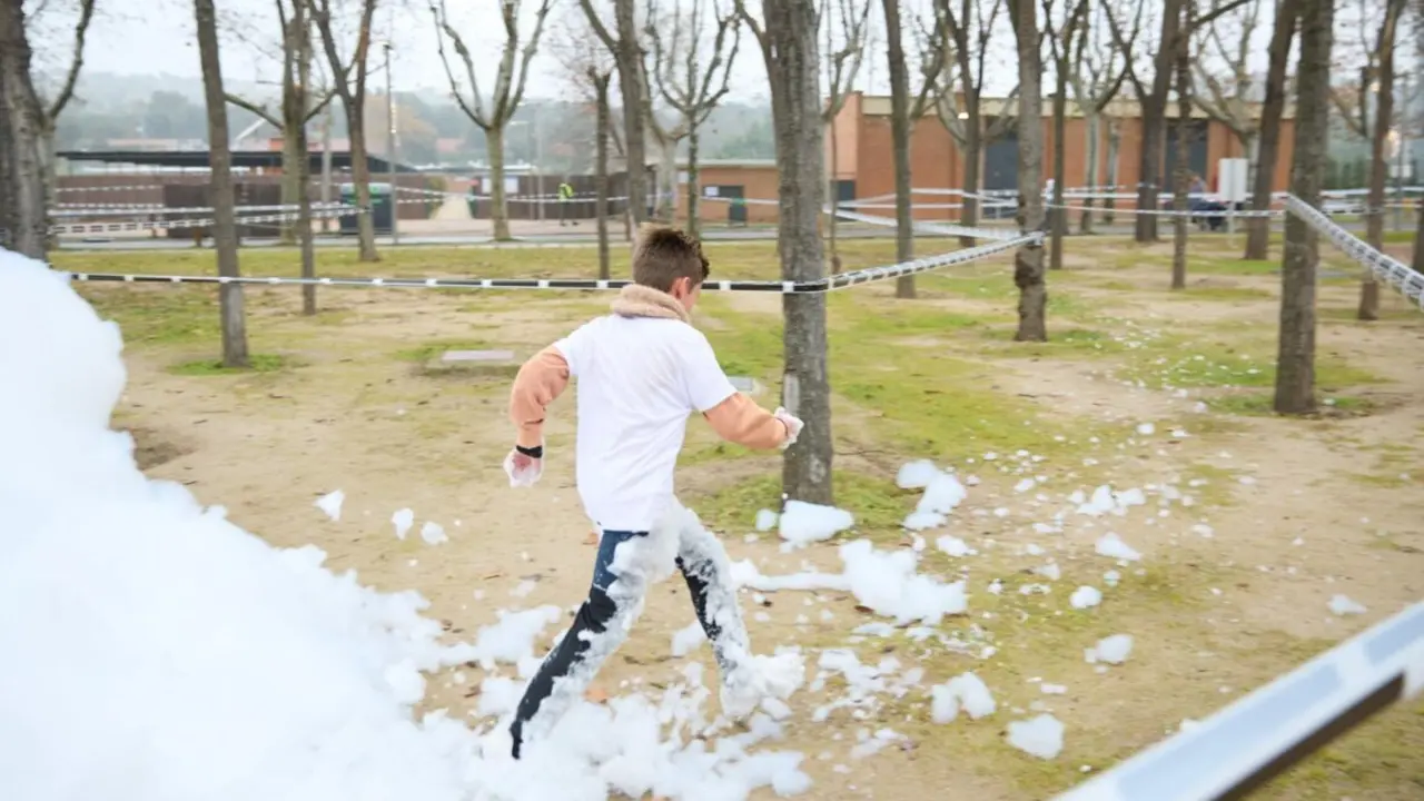  Archivo - Un ni&ntilde;o participa en una carrera de obst&aacute;culos en Madrid. - Jes&uacute;s Hell&iacute;n - Europa Press - Archivo 