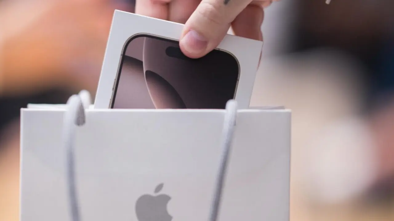  Archivo - Compra de un iPhone. - Sebastian Christoph Gollnow/dpa - Archivo 