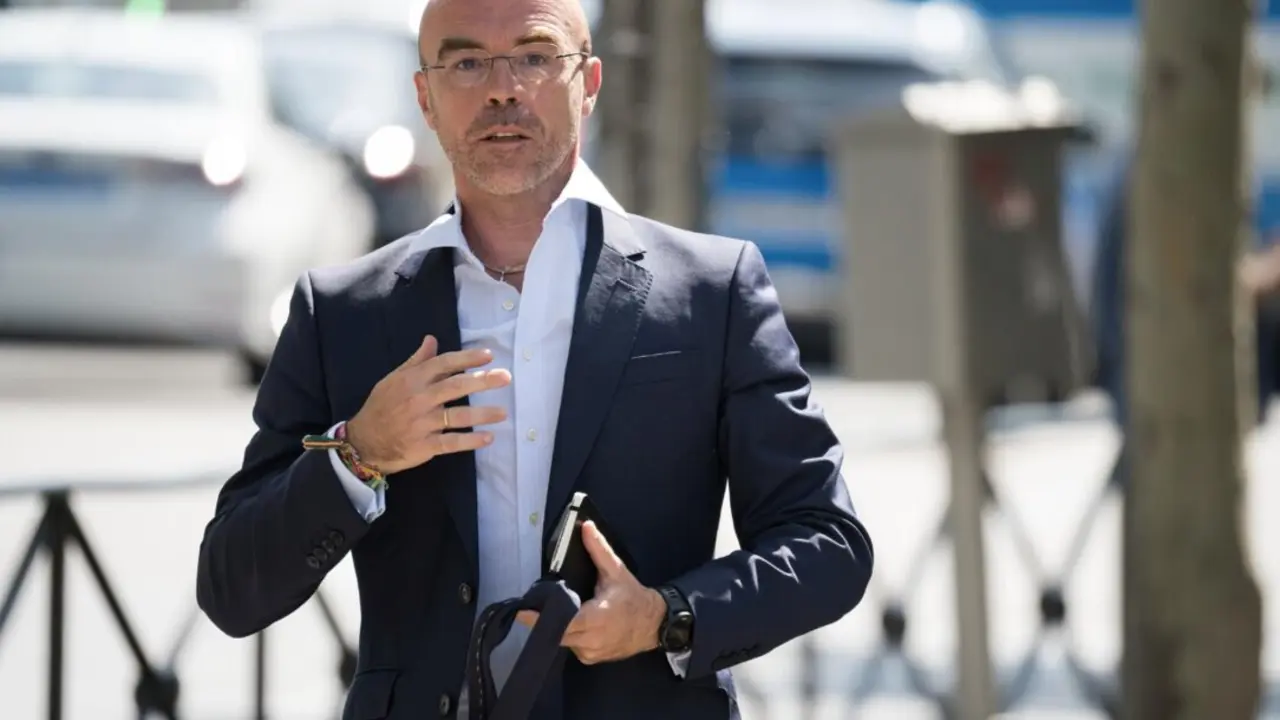  Archivo - El l&iacute;der de VOX en Bruselas, Jorge Buxad&eacute;, a su salida de los juzgados de Plaza de Castilla, a 5 de julio de 2024, en Madrid (Espa&ntilde;a). - Diego Radam&eacute;s - Europa Press - Archivo 