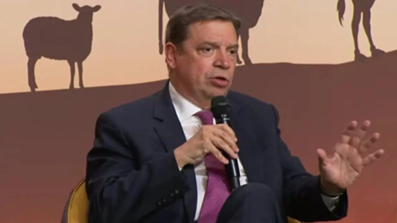  El ministro Luis Planas durante su participaci&oacute;n en la Asamblea General de la OMSA. - MINISTERIO DE AGRICULTURA, PESCA Y ALIMENTACI&Oacute;N | EP 