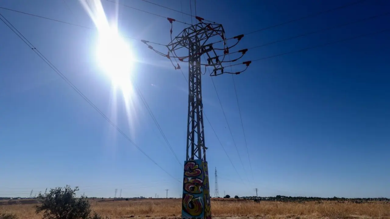  Archivo - Torre de alta tensi&oacute;n, en una imagen del archivo. - Ricardo Rubio - Europa Press - Archivo 