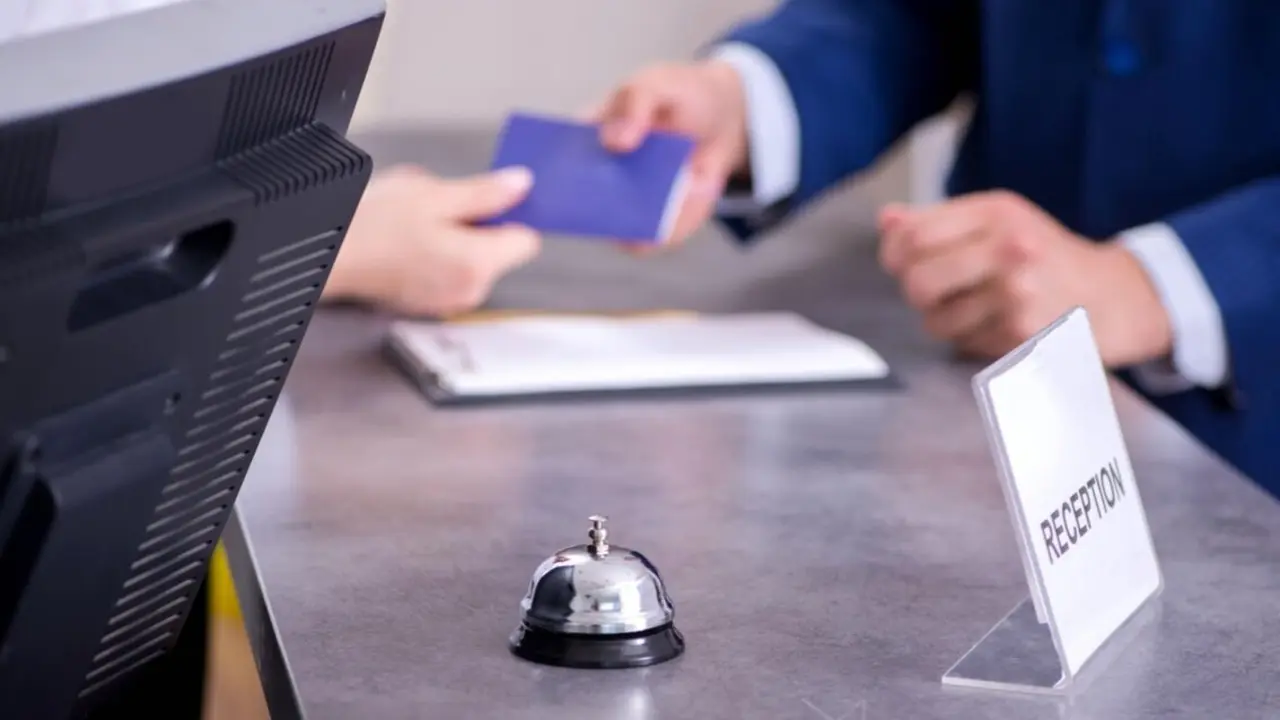  Archivo - Recepci&oacute;n de un hotel, en una imagen de archivo. - HOSBEC - Archivo 