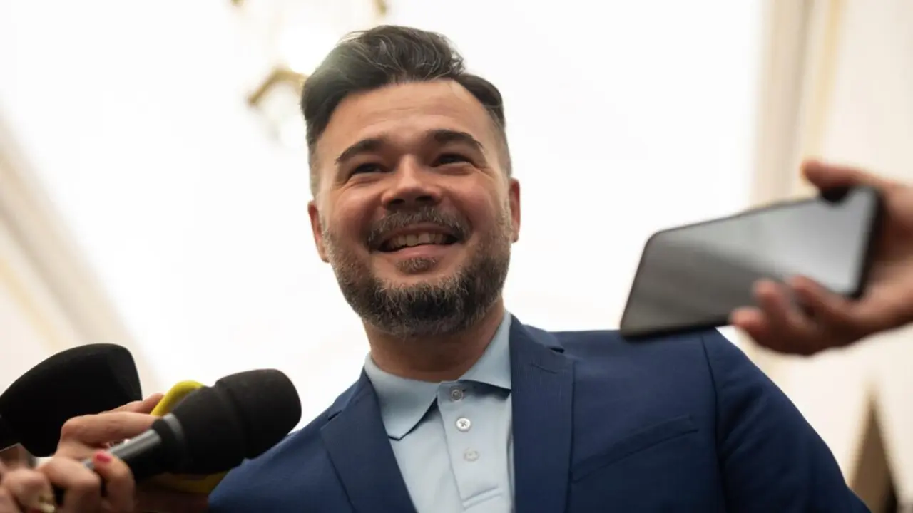  El portavoz de ERC en el Congreso, Gabriel Rufi&aacute;n, llega a una sesi&oacute;n plenaria, en el Congreso de los Diputados, a 8 de mayo de 2025, en Madrid (Espa&ntilde;a). - Alejandro Mart&iacute;nez V&eacute;lez - Europa Press 