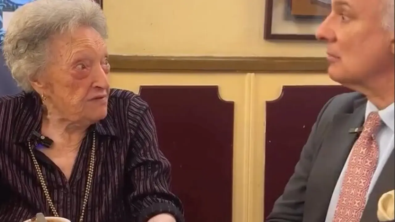  Pepita Bernat, en el umbral de los 106 a&ntilde;os, desvela el secreto de su juventud al doctor Manuel de la Pe&ntilde;a 