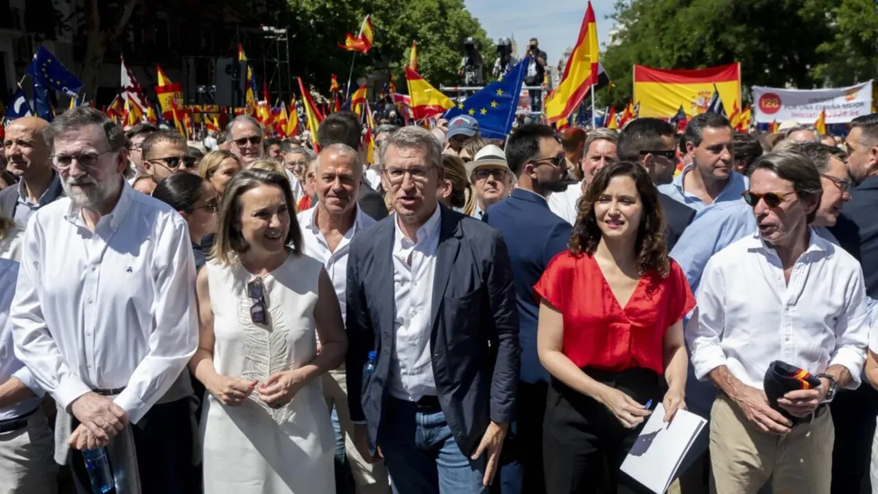  Archivo - (I-D) El expresidente del Gobierno, Mariano Rajoy, la secretaria general del PP, Cuca Gamarra, el presidente del Partido Popular, Alberto N&uacute;&ntilde;ez Feij&oacute;o, la presidenta de la Comunidad de Madrid, Isabel D&iacute;az Ayuso, y el expresidente del Gobierno, J - Alberto Ortega - Europa Press - Archivo 