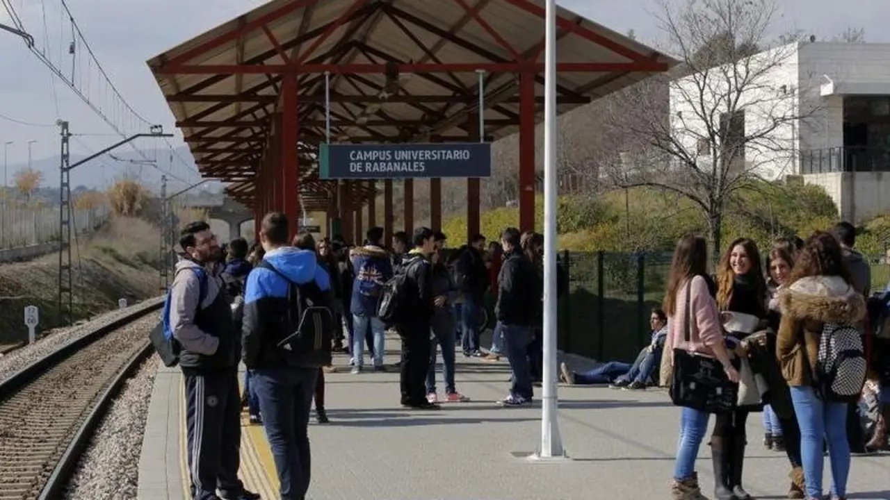  Apeadero de Renfe en el Campus Universitario de Rabanales 