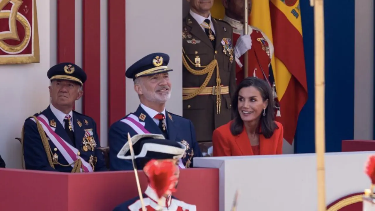  Archivo - Los Reyes Don Felipe y Do&ntilde;a Letizia durante el desfile militar con motivo del d&iacute;a de las fuerzas armadas, a 25 de mayo de 2024, en Oviedo, Asturias (Espa&ntilde;a). - Imanol Rimada - Europa Press - Archivo 