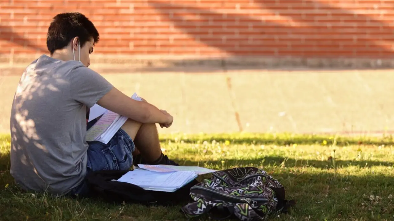  Archivo - Un estudiante repasa sus apuntes<br>- Eduardo Parra - Europa Press - Archivo 