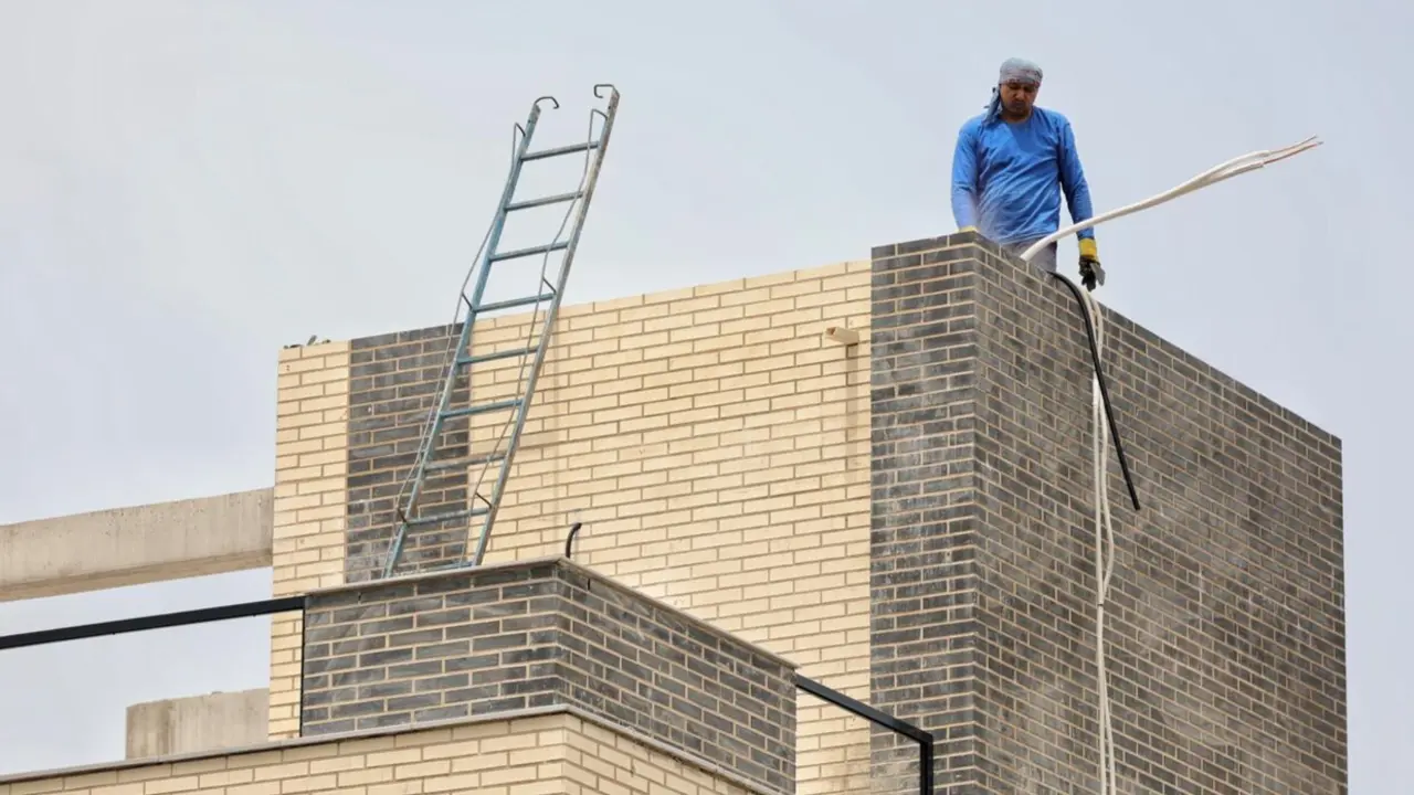  Archivo - Un operario trabajando en la construcci&oacute;n<br>- Eduardo Parra - Europa Press - Archivo 