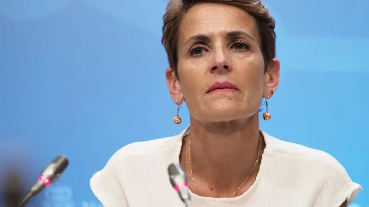  La presidenta del Gobierno de Navarra, Mar&iacute;a Chivite, se ha roto este jueves al hablar del hasta ahora secretario de Organizaci&oacute;n del PSOE, Santos Cerd&aacute;n, y no ha podido contener las l&aacute;grimas en una rueda de prensa.<br>- EDUARDO SANZ-EUROPA PRESS 