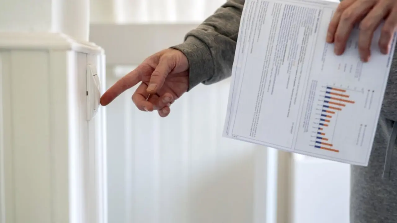  Archivo - El precio de la luz ser&aacute; negativo o cero este domingo durante diez horas, entre las 9.00 y las 19.00 horas.<br>- Alberto Ortega - Europa Press - Archivo 