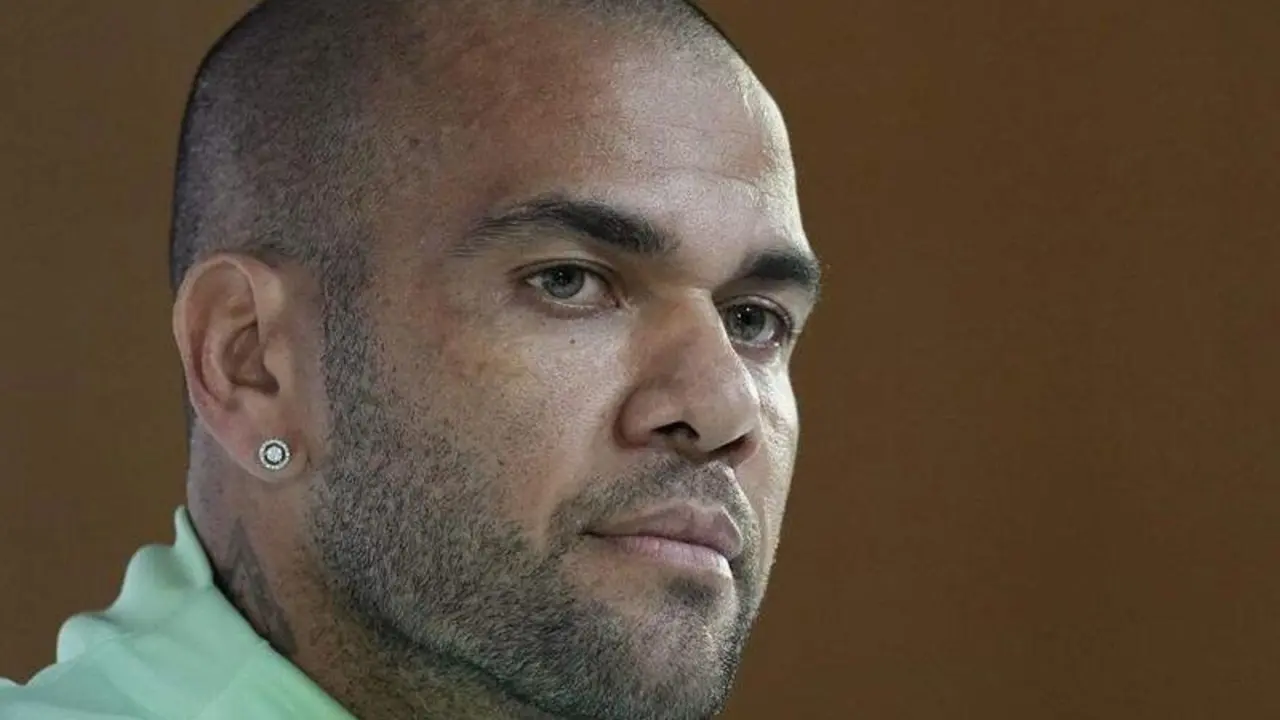  Dani Alves 