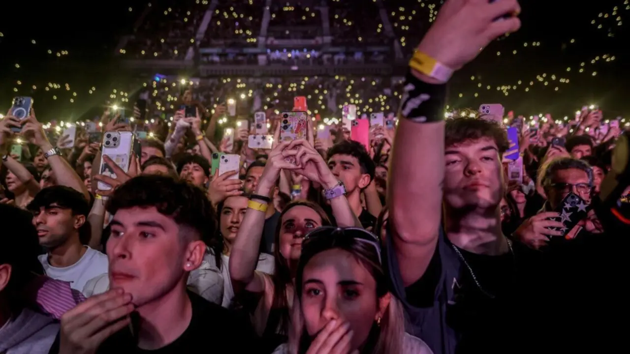  Archivo - P&uacute;blico durante el concierto del cantante Myke Towers en el WiZink Center, a 21 de mayo de 2024, en Madrid (Espa&ntilde;a). Michael Anthony Torres Monge, conocido art&iacute;sticamente como Myke Towers, es un cantante y compositor puertorrique&ntilde;o, con una car<br>- Ricardo Rubio / Europa Press - Archivo 