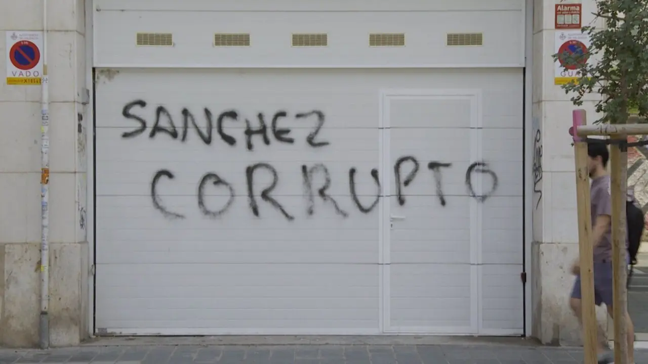  Imagen de la pintada en el domicilio de &Aacute;balos<br>- EUROPA PRESS 