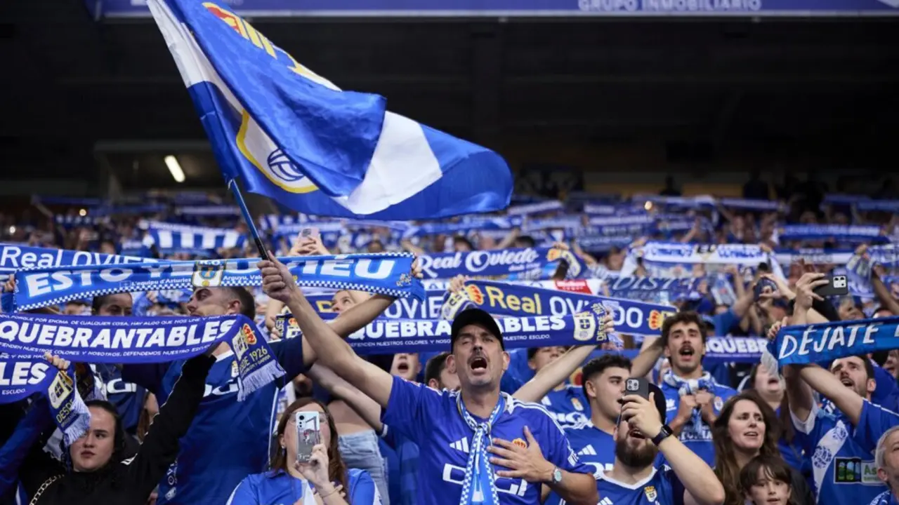  Aficionados del Real Oviedo<br>- Ricardo Larreina / AFP7 / Europa Press 