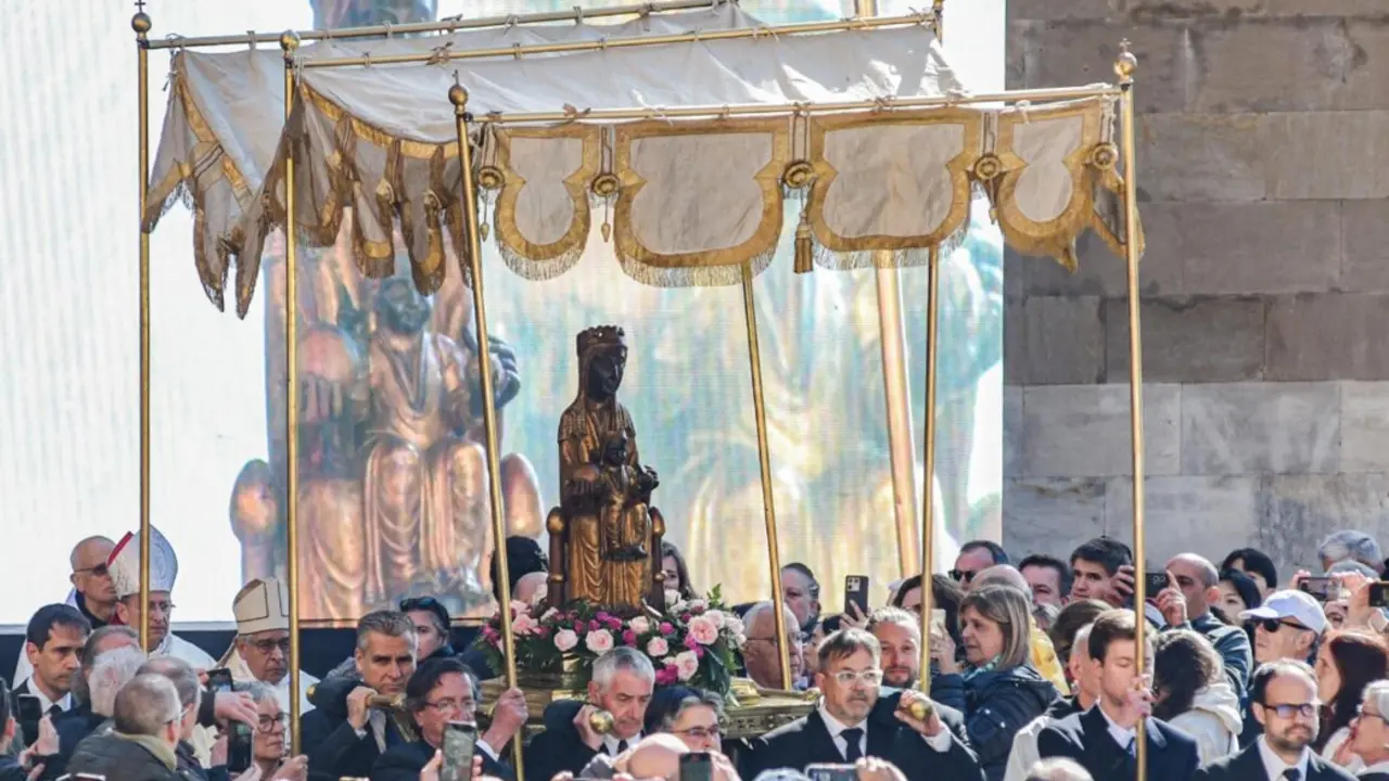  Archivo - Procesi&oacute;n de la 'Moreneta' en la misa de Solemnidad de la Virgen de Montserrat, en el Monasterio de Montserrat, en una imagen de archivo.<br>- Alberto Paredes - Europa Press - Archivo 