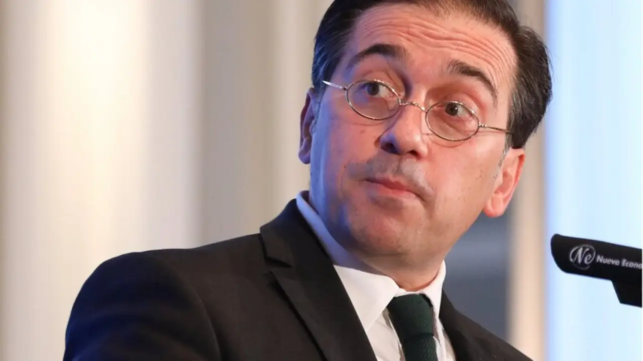  Archivo - El ministro de Asuntos Exteriores, Uni&oacute;n Europea y Cooperaci&oacute;n, Jos&eacute; Manuel Albares, interviene en el desayuno informativo del F&oacute;rum Europa organizado por Nueva Econom&iacute;a F&oacute;rum (NEF), en el Hotel Mandarin Oriental Ritz, a 25 de octubre de 2021, e - Marta Fern&aacute;ndez Jara - Europa Press - Archivo 