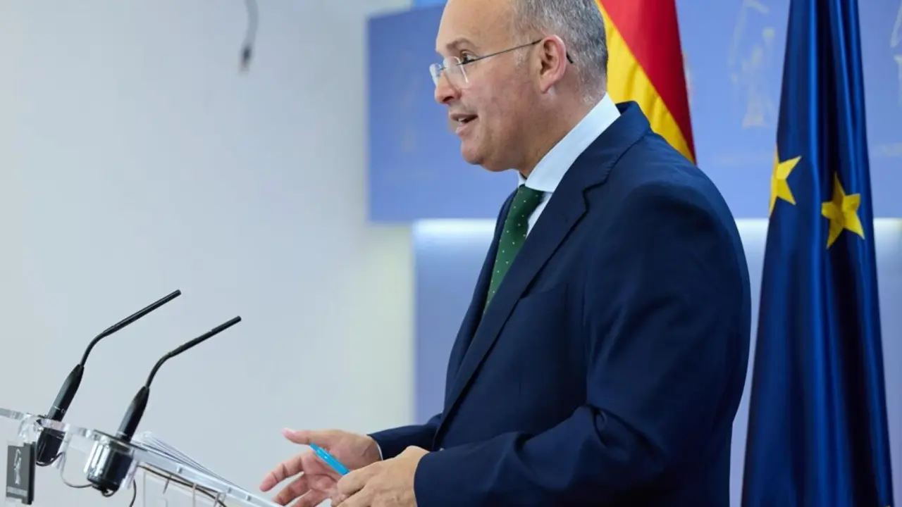  El portavoz del PP en el Congreso, Miguel Tellado, durante una rueda de prensa posterior a la Junta de Portavoces, en el Congreso de los Diputados, a 24 de junio de 2025, en Madrid (Espa&ntilde;a). Durante la comparecencia, ha hablado sobre la incorporaci&oacute;n al G<br>- Jes&uacute;s Hell&iacute;n - Europa Press 