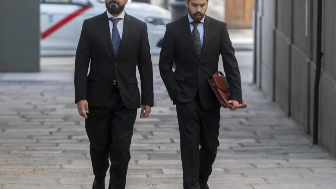  El eurodiputado y l&iacute;der de Se Acab&oacute; La Fiesta (SALF), Luis 'Alvise' P&eacute;rez (I), a su llegada al Tribunal Supremo el pasado 5 de junio.<br>- Alberto Ortega - Europa Press 