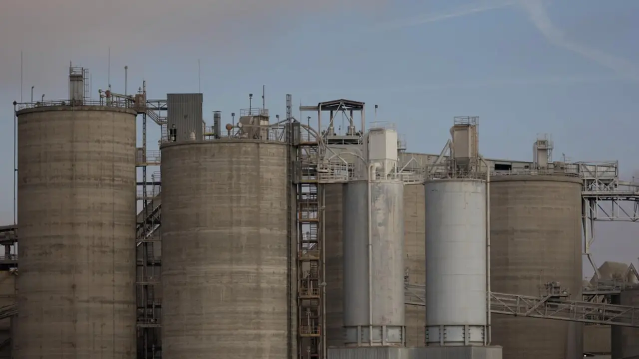  Archivo - Vista de la F&aacute;brica 'El Alto', a 27 de noviembre de 2023, en Morata de Taju&ntilde;a, Madrid (Espa&ntilde;a). La cementera, propiedad de Cementos Portland Valderrivas, inici&oacute; su actividad en el a&ntilde;o 1972 como expansi&oacute;n de la f&aacute;brica de Vic&aacute;lvaro existente desd<br>- Eduardo Parra - Europa Press - Archivo 