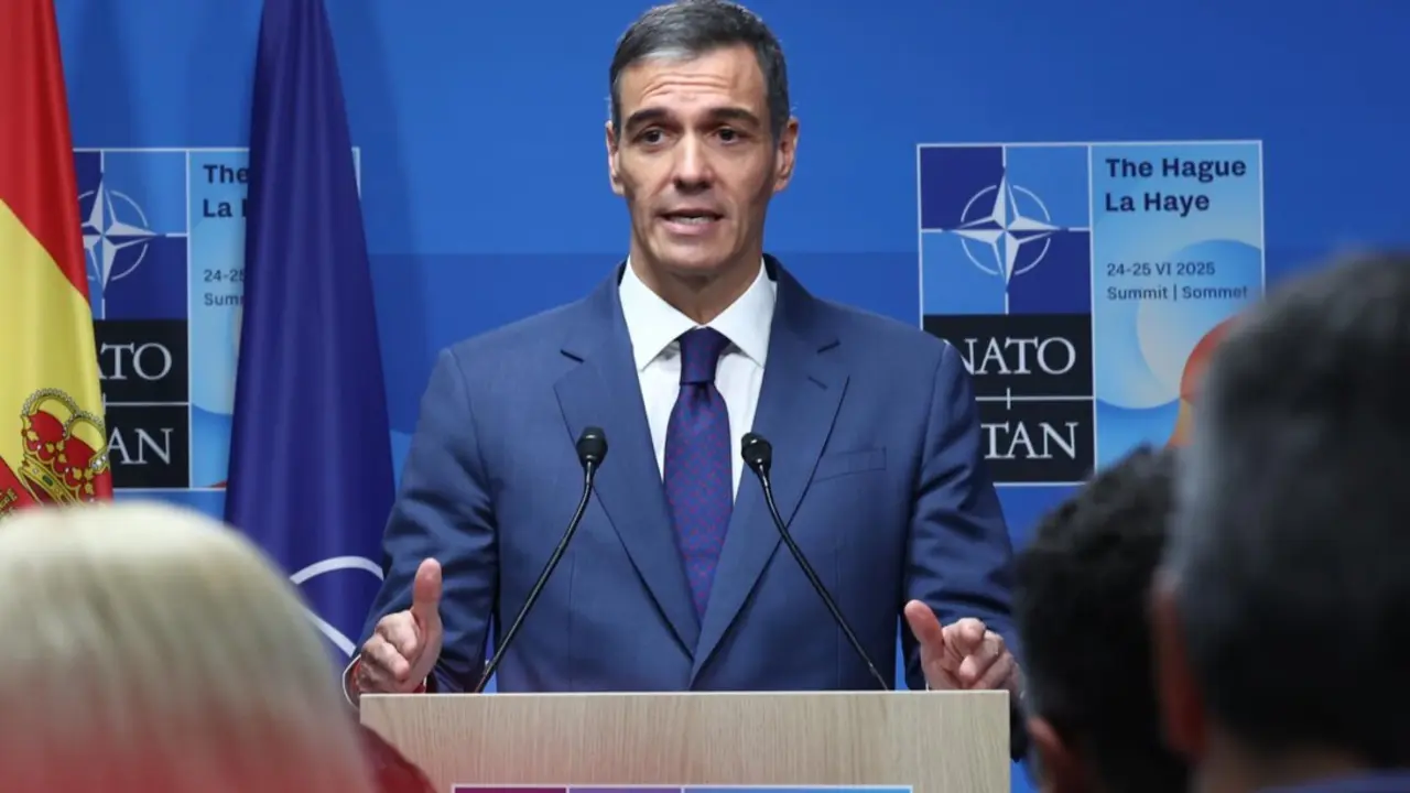  El presidente del Gobierno, Pedro S&aacute;nchez, ofrece una rueda de prensa durante la segunda jornada de la Cumbre de la OTAN, a 25 de junio de 2025, en La Haya (Pa&iacute;ses Bajos).<br>- Pool Moncloa / Fernando Calvo y Pool OTAN 