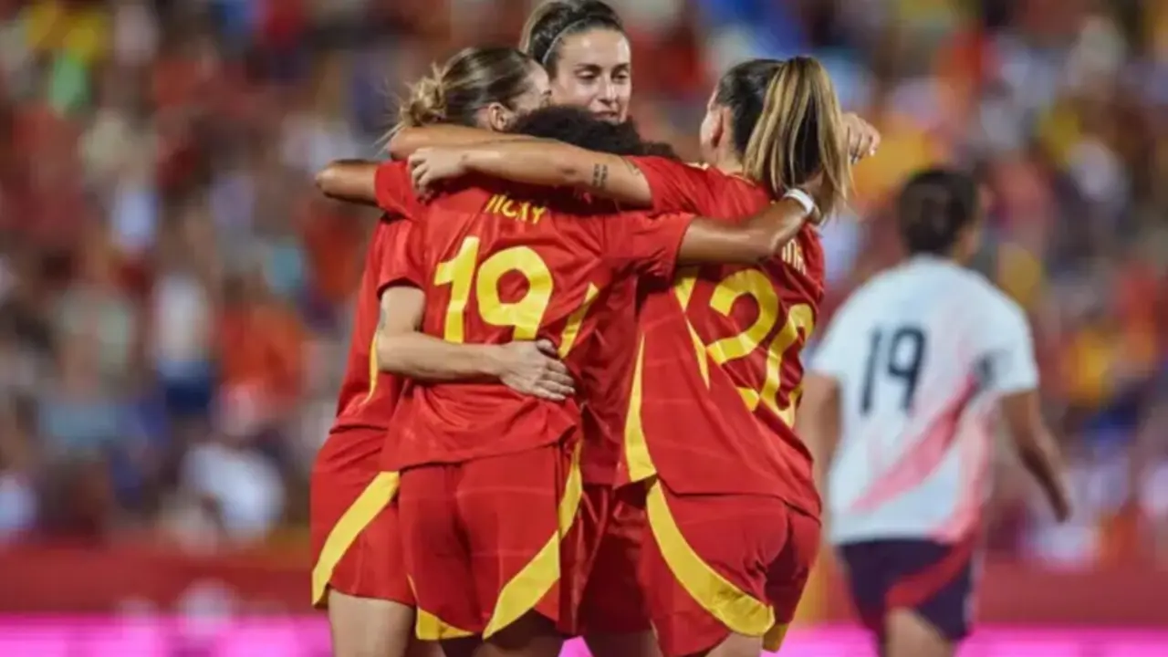  Las jugadoras de la selecci&oacute;n espa&ntilde;ola celebran el 2-1 de Vicky L&oacute;pez en el amistoso ante Jap&oacute;n<br>- RFE 