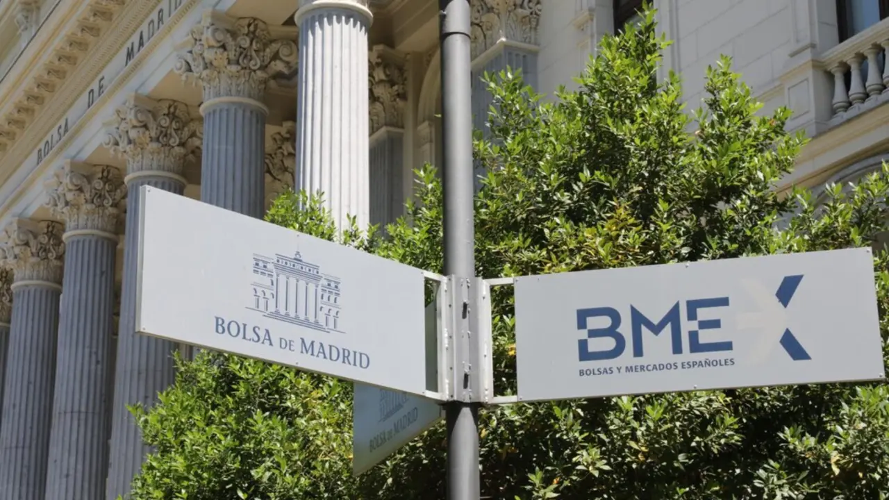  Archivo - Se&ntilde;al de la Bolsa de Madrid frente a la fachada del edificio, en Madrid (Espa&ntilde;a) - Marta Fern&aacute;ndez Jara - Europa Press - Archivo 