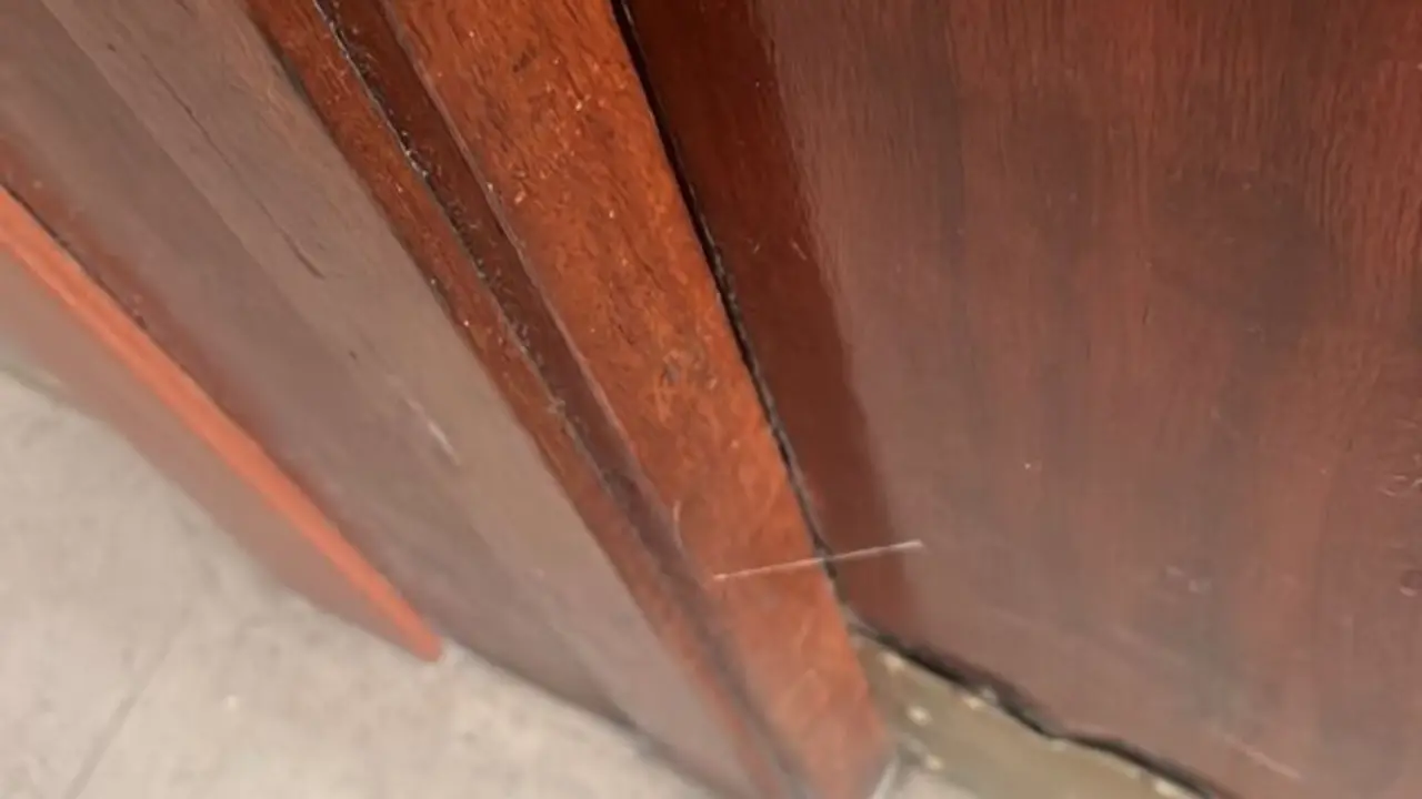  Ejemplo de puerta marcada 