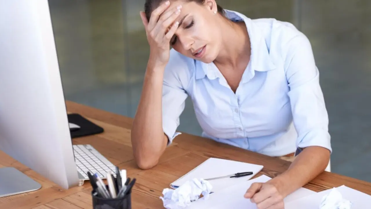 Archivo - Subida de la factura de la luz.  BILLIN - Archivo