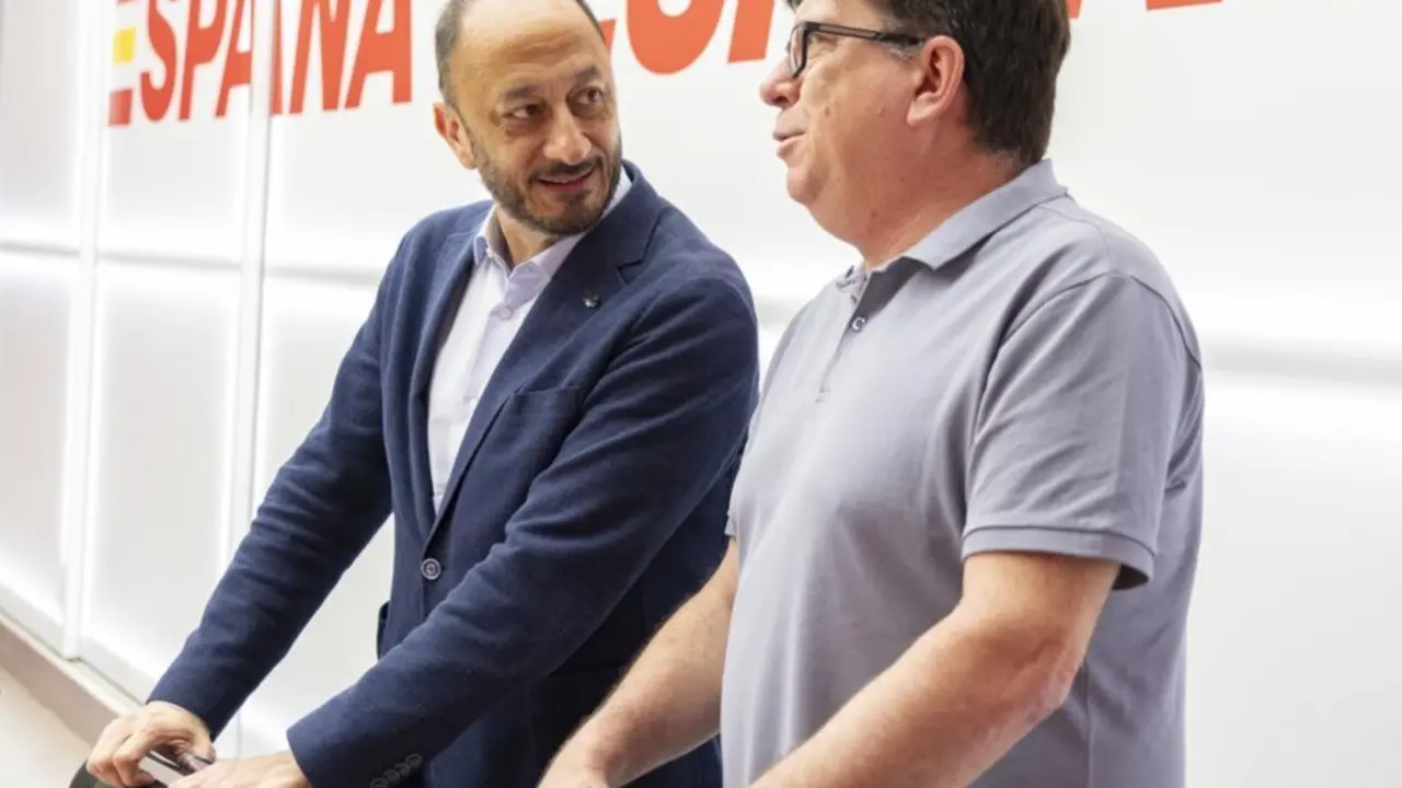  Archivo - El secretario de Pol&iacute;tica Institucional y Formaci&oacute;n del PSOE, Alfonso Rodr&iacute;guez G&oacute;mez de Celis y el secretario de Acci&oacute;n Electoral y An&aacute;lisis Francisco Salazar.<br>- EVA ERCOLANESE - Archivo 